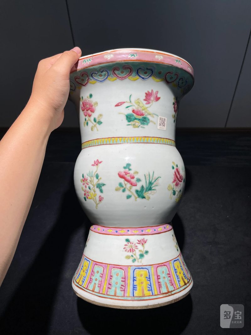清晚期 粉彩花卉纹花觚一对 - 图4